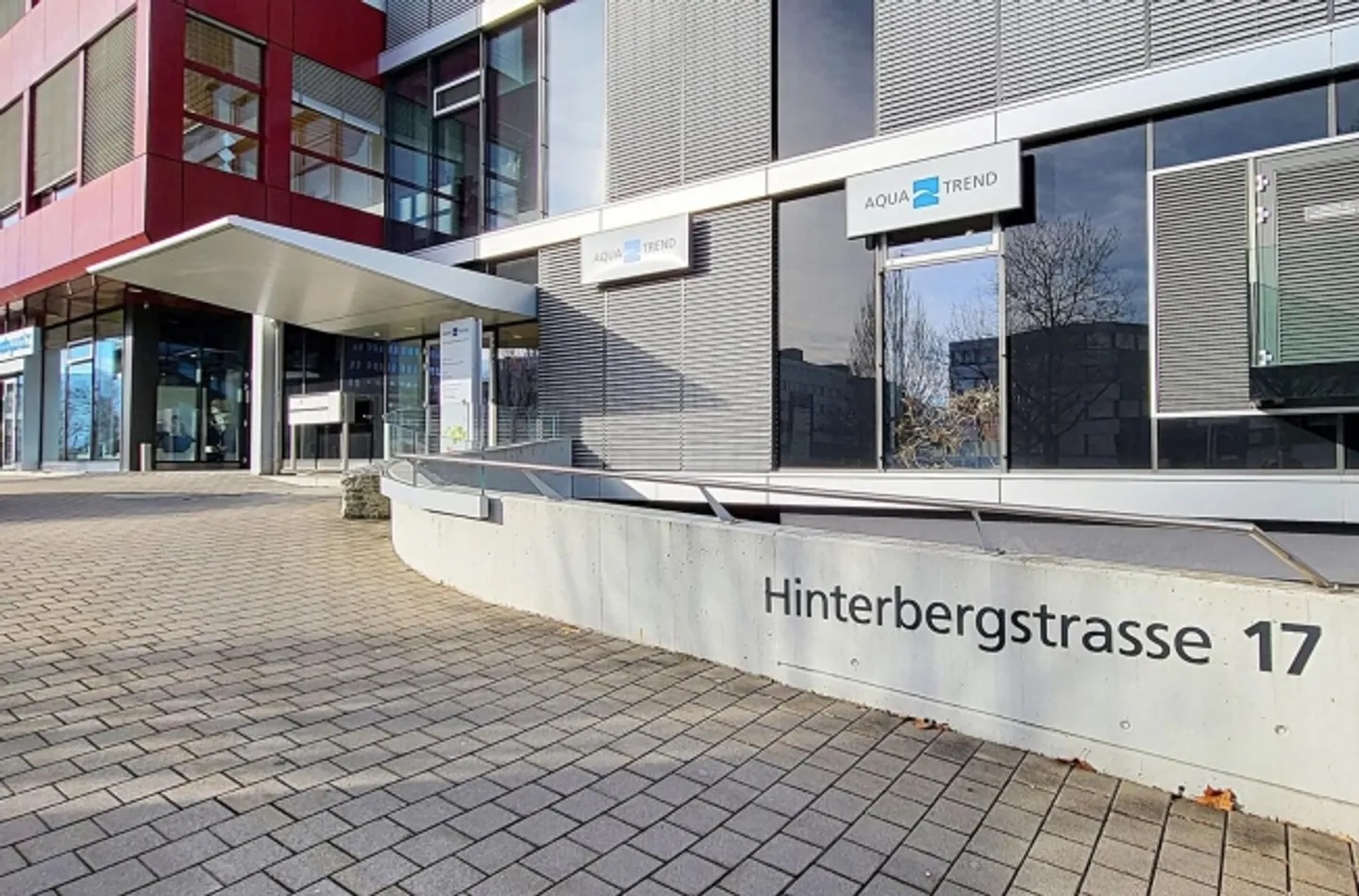 Bureau bien situé, aménagé et lumineux avec raccordement à l'eau - 158 m2 ! - Photo 10 sur 13