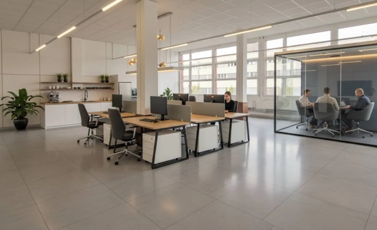 Bureau bien situé, aménagé et lumineux avec raccordement à l'eau - 158 m2 ! - Photo 2 sur 13