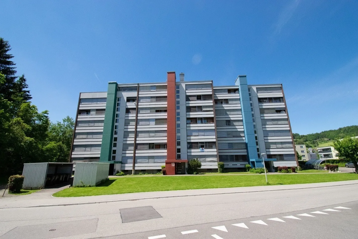 Grosse und Helle 4.5 Zimmerwohnung - Zentral und doch im Grünen - Foto 1 von 13