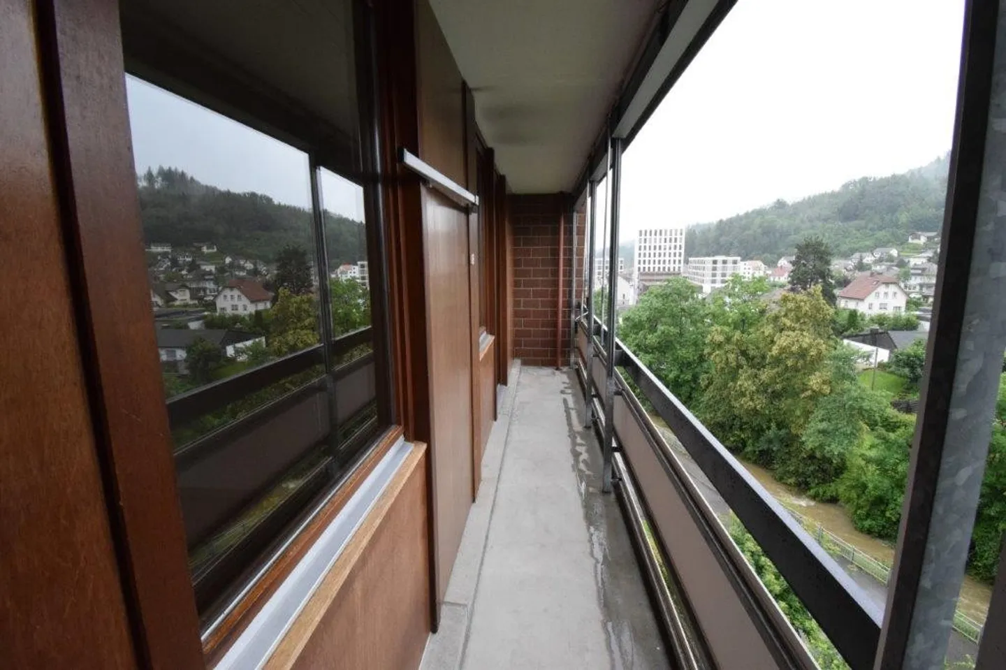 Grosse und Helle 4.5 Zimmerwohnung - Zentral und doch im Grünen - Foto 3 von 13