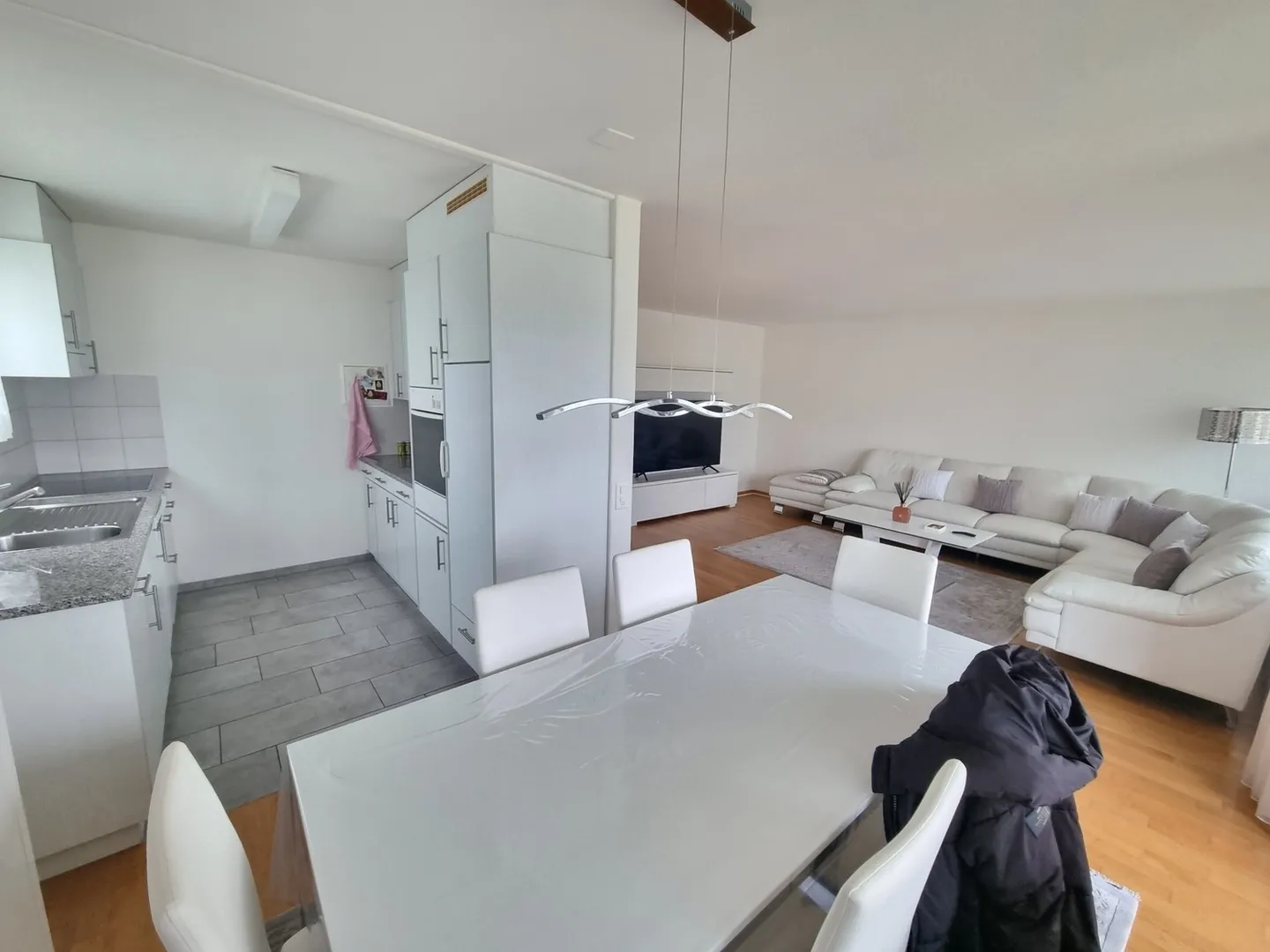 Grosse und Helle 4.5 Zimmerwohnung - Zentral und doch im Grünen - Foto 6 von 13