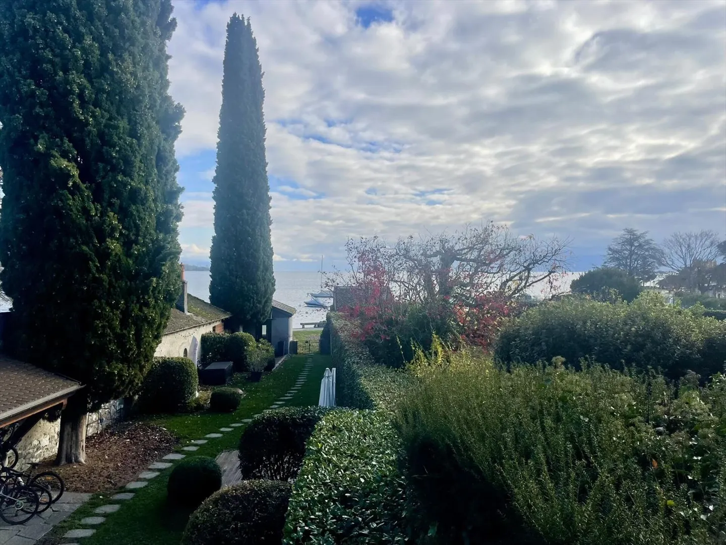 AUTHENTICITY AND DIRECT ACCESS TO THE LAKE, 2.5 ROOMS IN MORGES - Photo 1 of 13