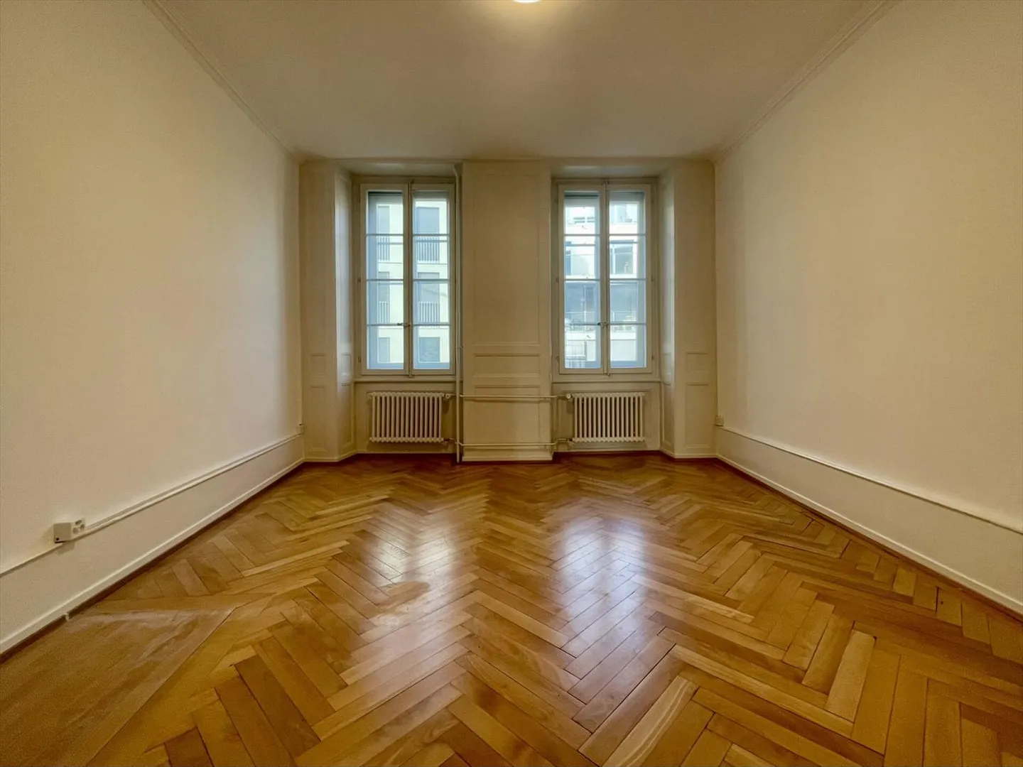 AUTHENTICITY AND DIRECT ACCESS TO THE LAKE, 2.5 ROOMS IN MORGES - Photo 2 of 13