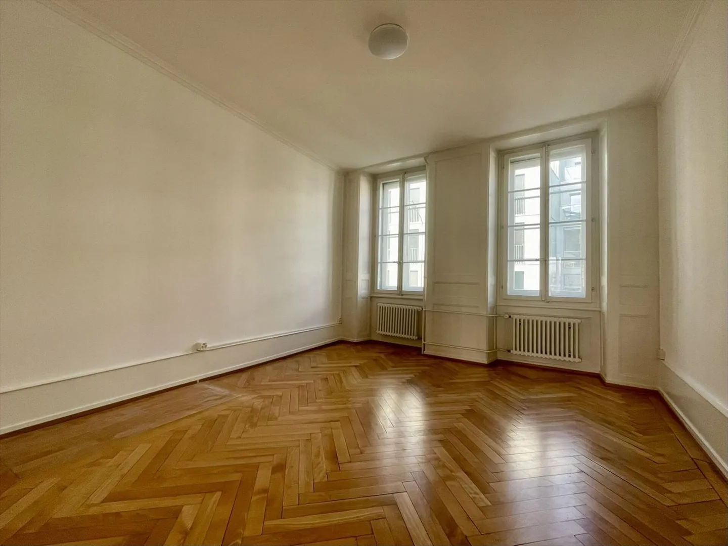 AUTHENTICITY AND DIRECT ACCESS TO THE LAKE, 2.5 ROOMS IN MORGES - Photo 3 of 13