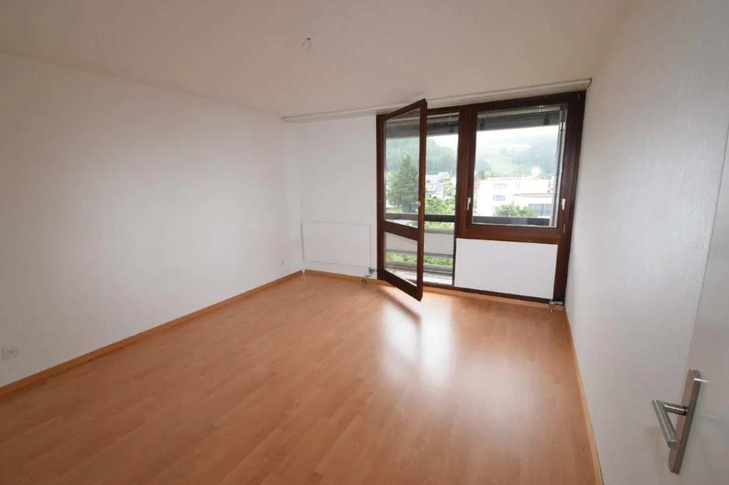 Grosse und Helle 4.5 Zimmerwohnung - Zentral und doch im Grünen - Foto 11 von 13