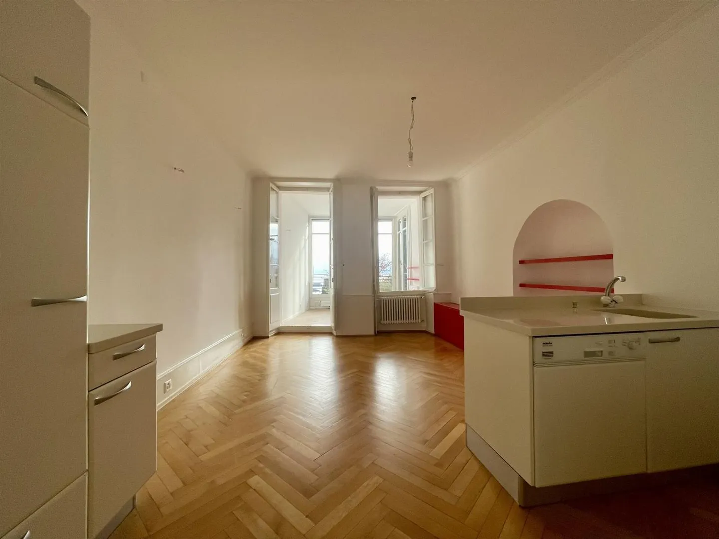 AUTHENTICITY AND DIRECT ACCESS TO THE LAKE, 2.5 ROOMS IN MORGES - Photo 5 of 13