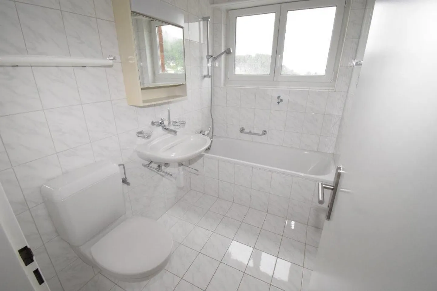 Grosse und Helle 4.5 Zimmerwohnung - Zentral und doch im Grünen - Foto 12 von 13