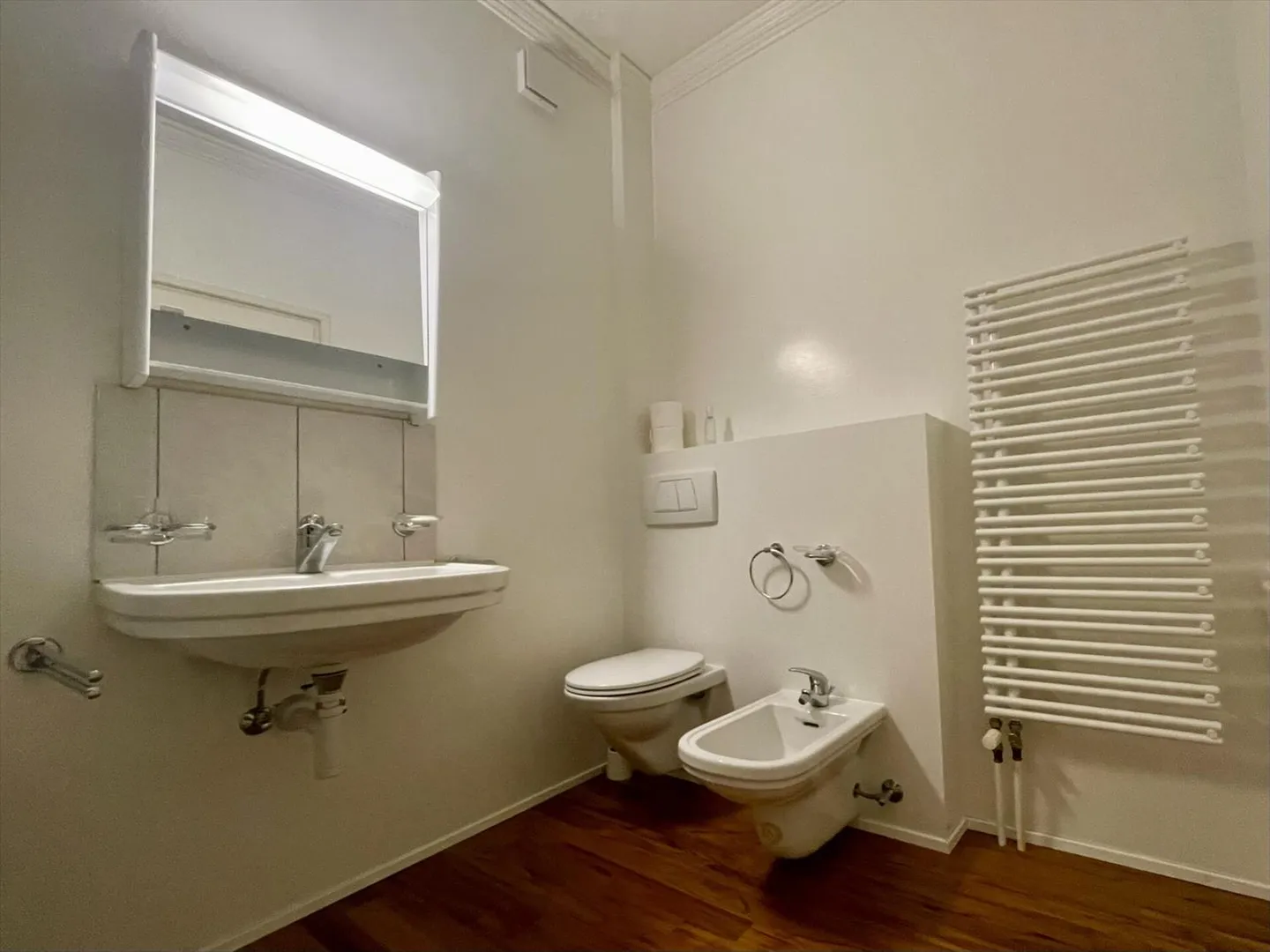 AUTHENTICITY AND DIRECT ACCESS TO THE LAKE, 2.5 ROOMS IN MORGES - Photo 11 of 13