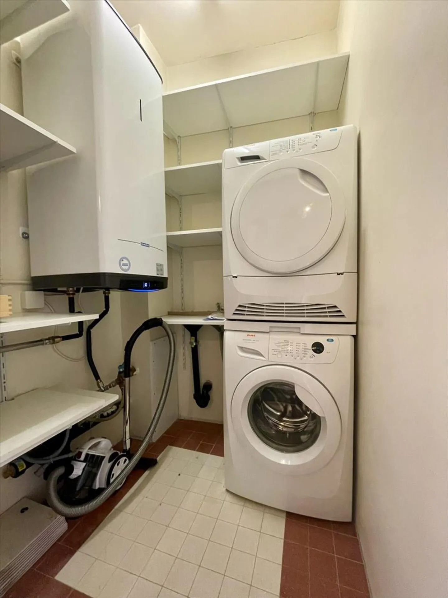 AUTHENTICITY AND DIRECT ACCESS TO THE LAKE, 2.5 ROOMS IN MORGES - Photo 12 of 13