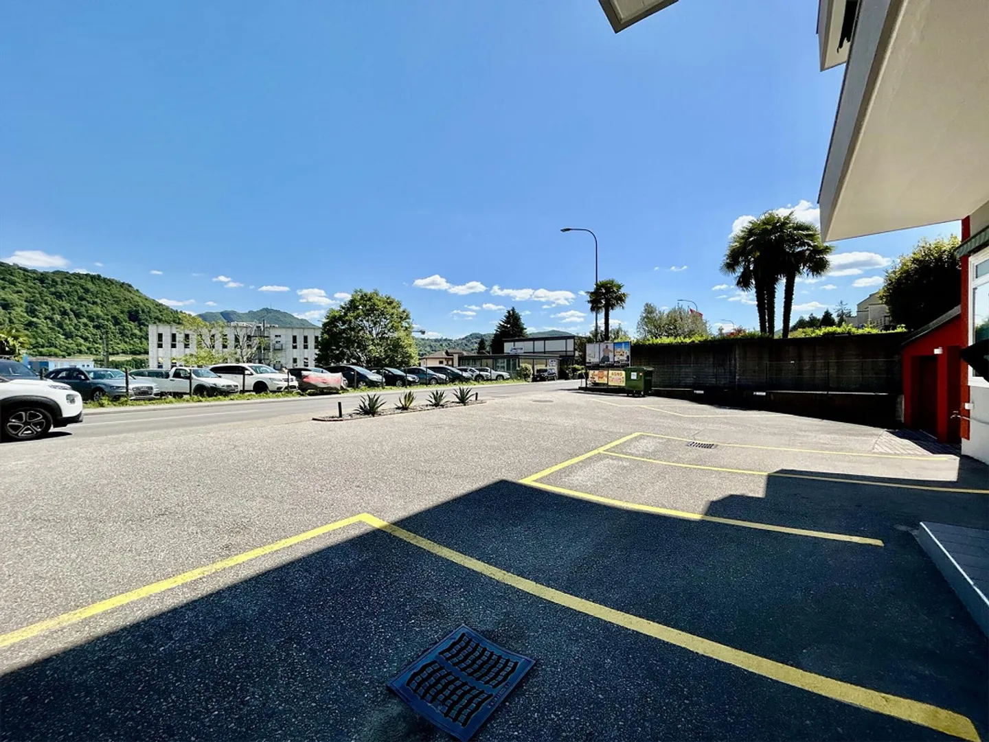 ZU VERMIETEN GESCHÄFT MIT PARKPLÄTZEN IN AUSGEZEICHNETER LAGE IN AGNO - Foto 8 von 9