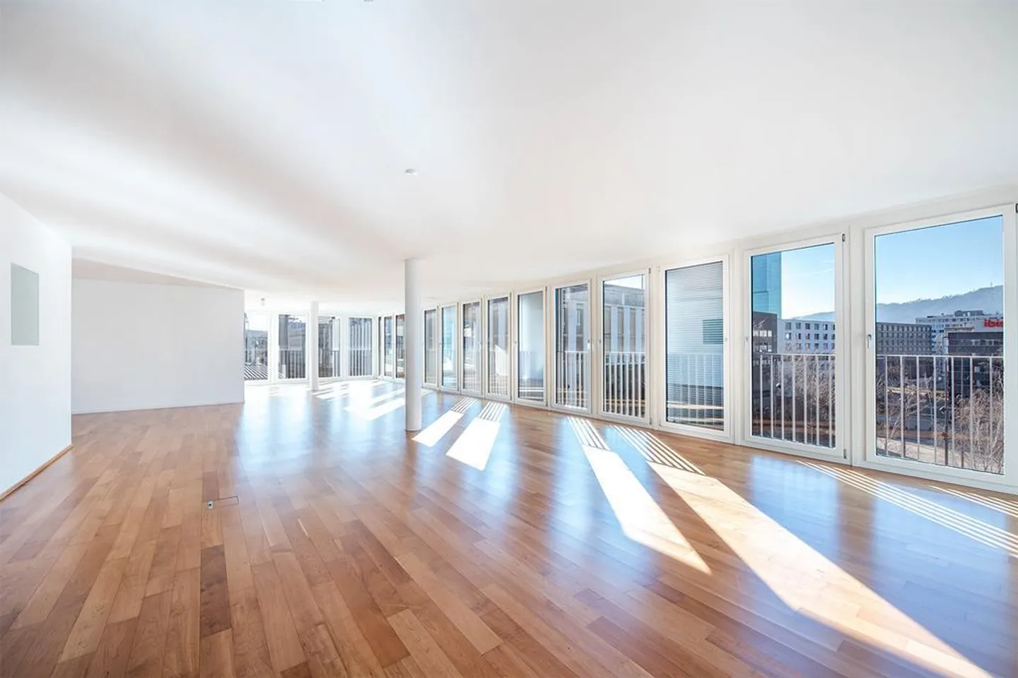 Spacious Loft Apartment with Terrace in Puls 5 - Photo 2 of 10