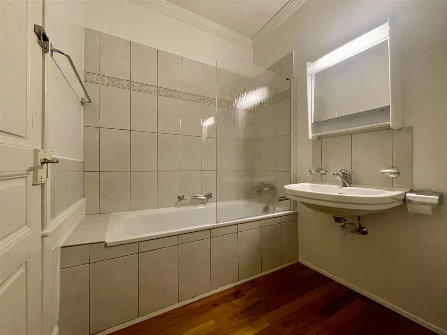 AUTHENTICITY AND DIRECT ACCESS TO THE LAKE, 2.5 ROOMS IN MORGES - Photo 10 of 13