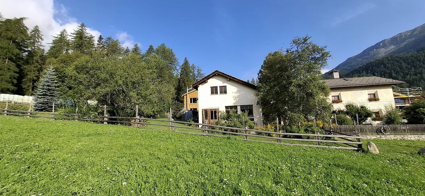Edificio officina con grande potenziale e grande riserva di terreno - Foto 2 di 7