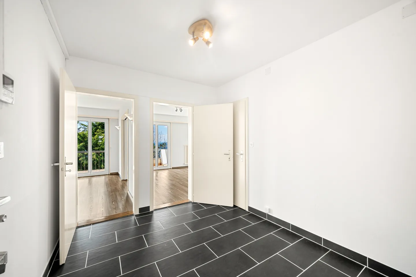 3.5 Room Apartment - Photo 9 of 13