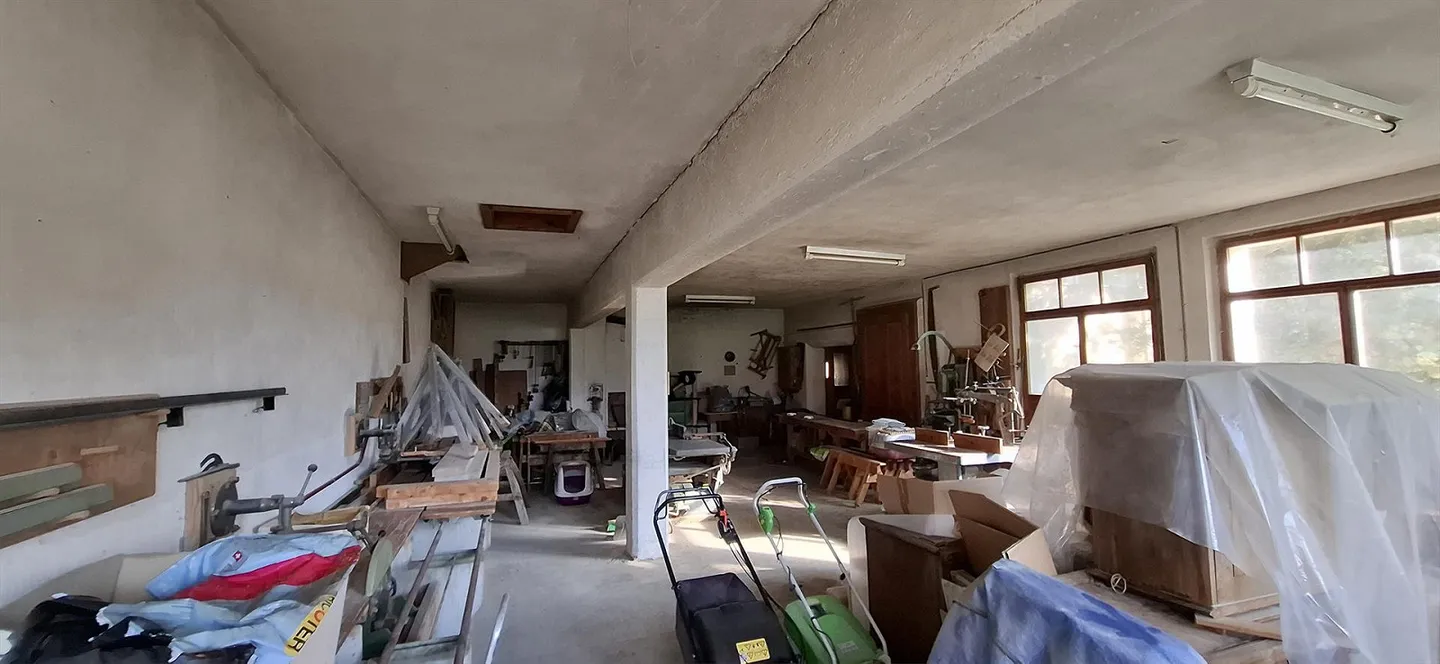 Edificio officina con grande potenziale e grande riserva di terreno - Foto 6 di 7