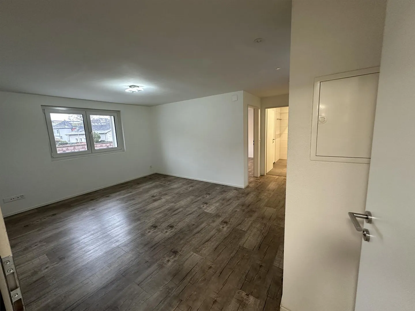Cozy 2.5 Room Apartment in Preferred Location. - Photo 1 of 5