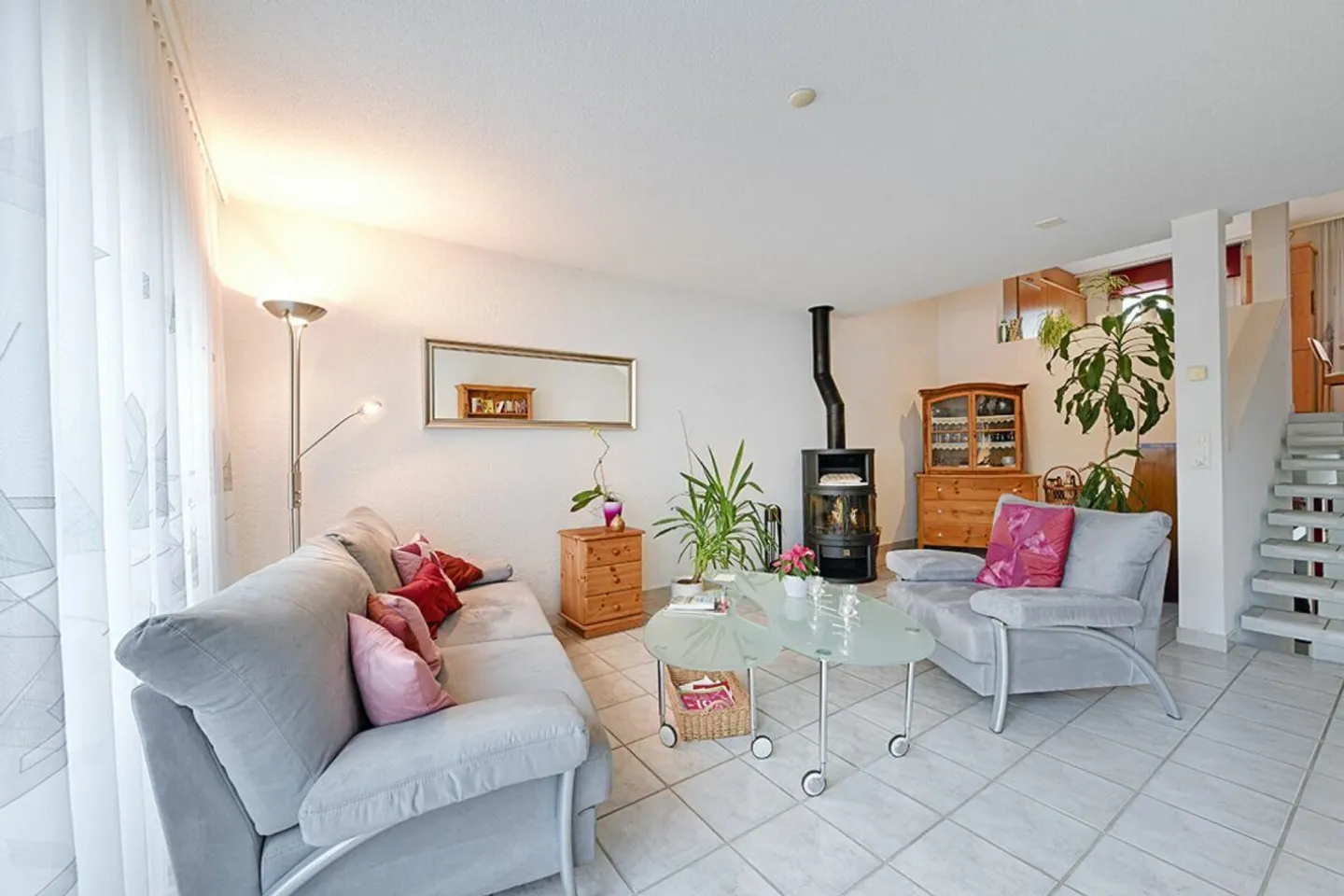 5.5-Room Middle Row House in a Quiet and Child-Friendly Location - Photo 1 of 16