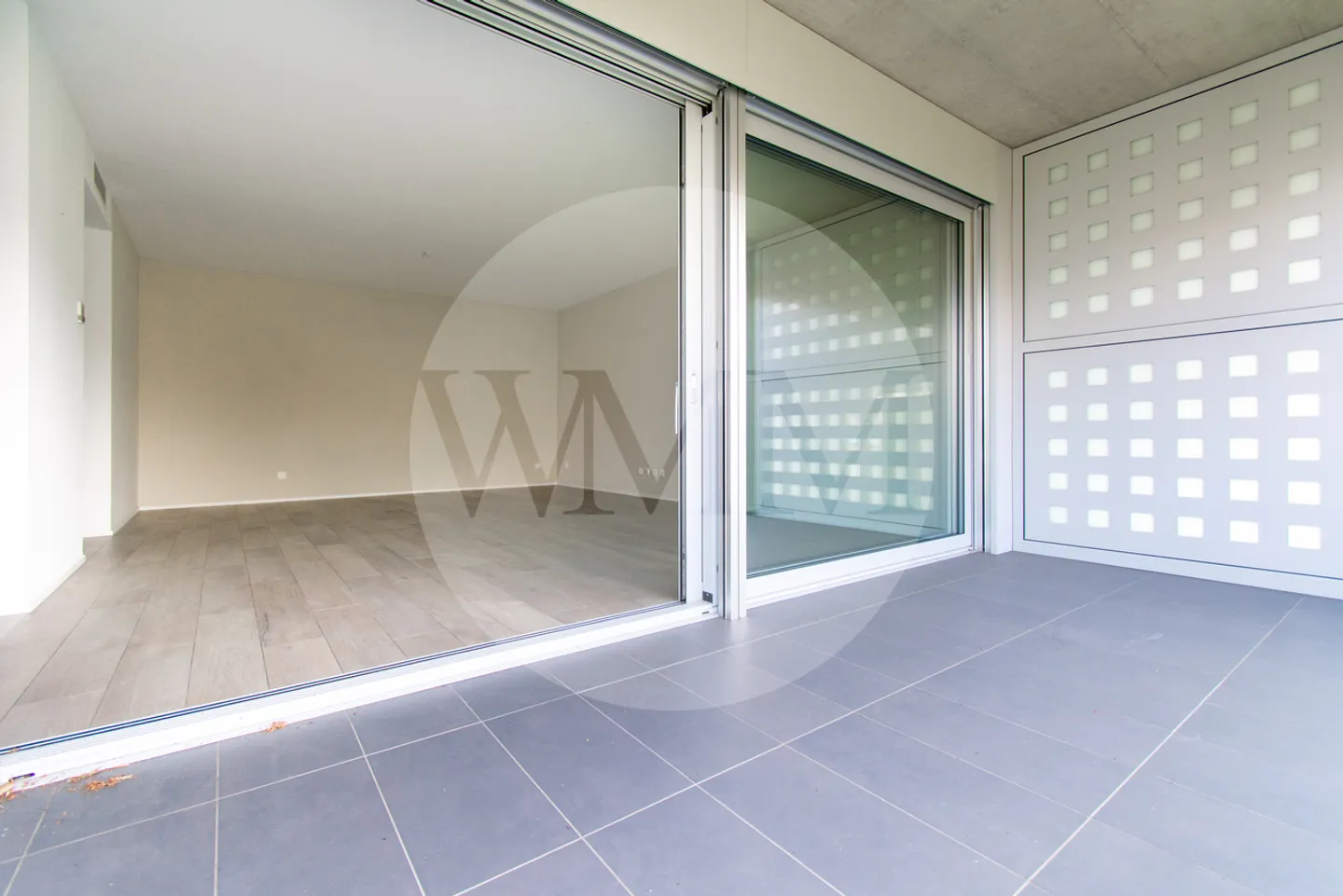 Modern penthouse apartment with terrace and view of greenery - Photo 3 of 13