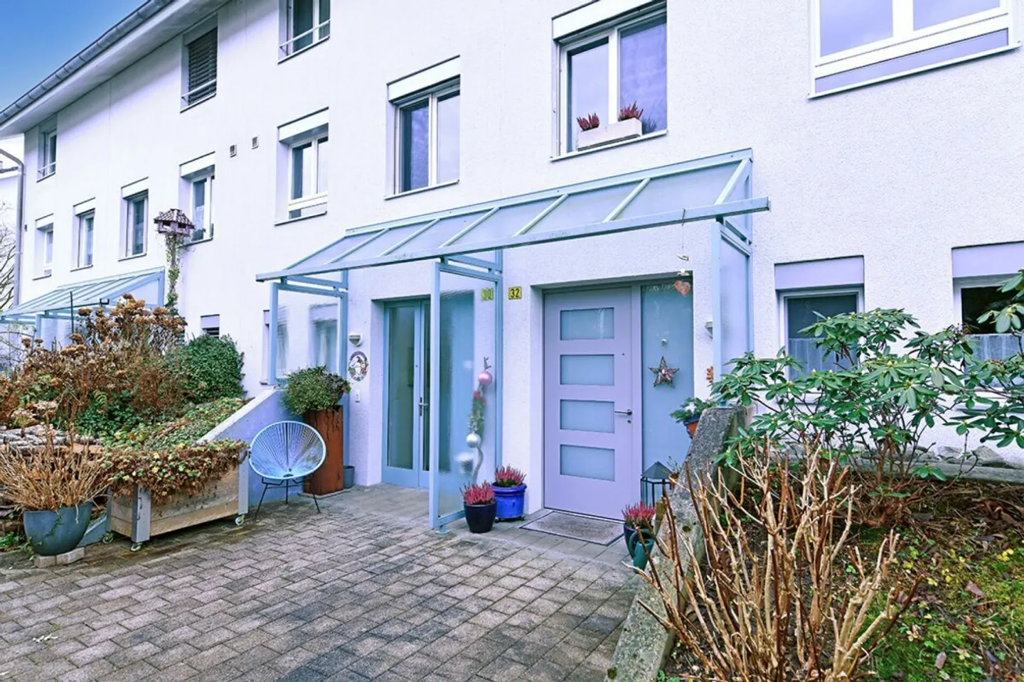 5.5-Room Middle Row House in a Quiet and Child-Friendly Location - Photo 2 of 16