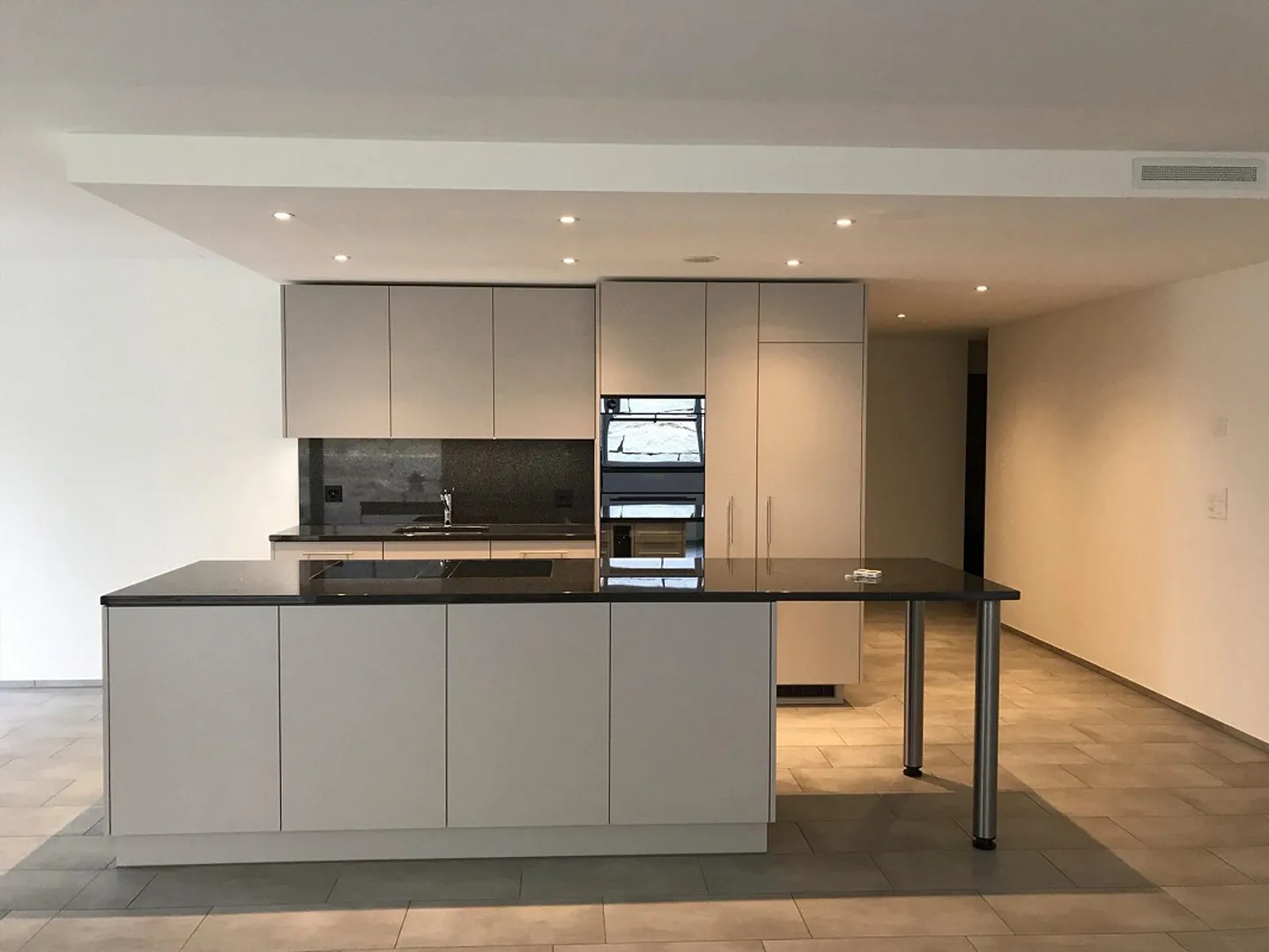 4 1/2 EG Wohnung mit grossem Sitzplatz - Foto 4 von 11