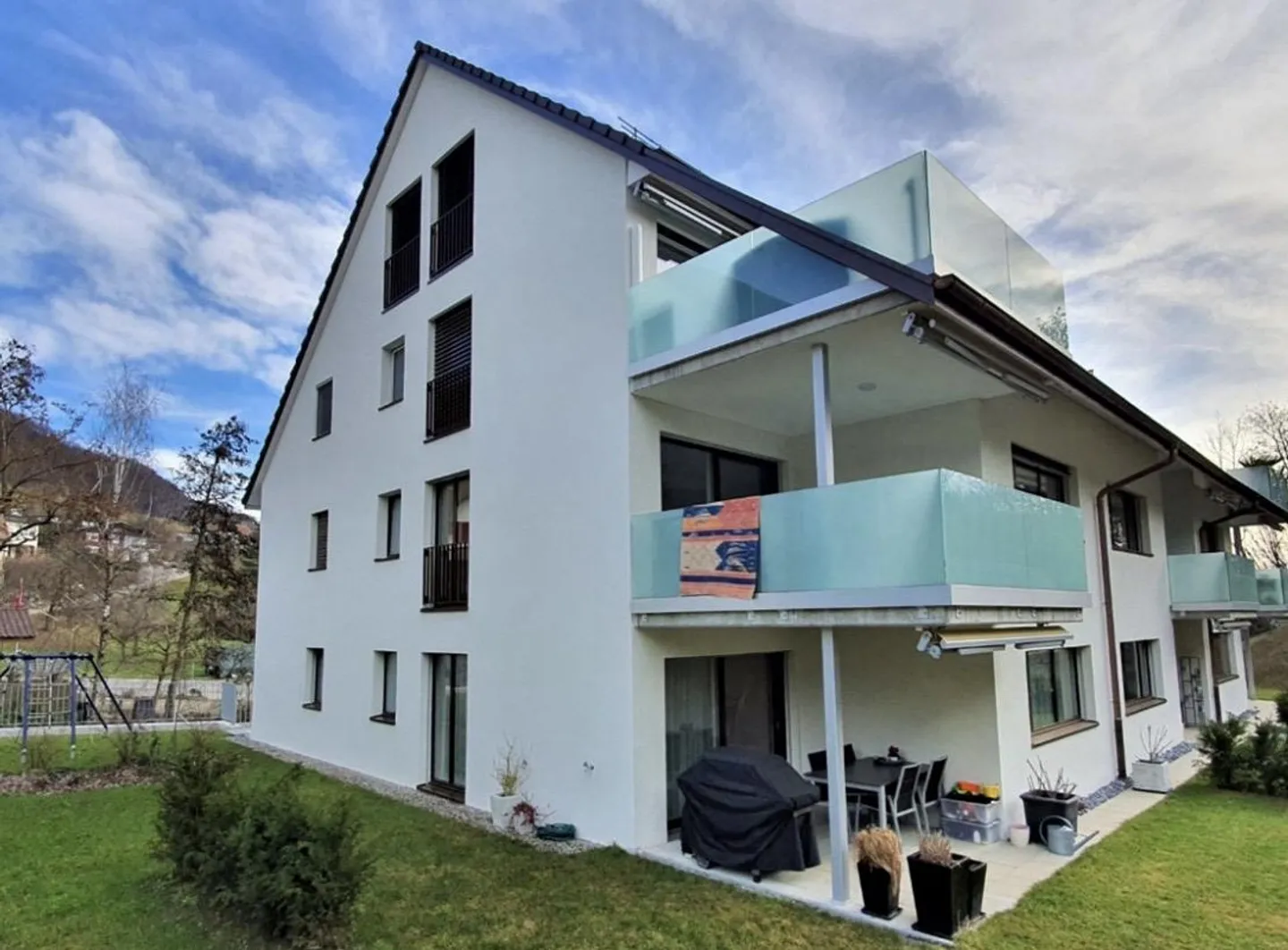 4 1/2 EG Wohnung mit grossem Sitzplatz - Foto 1 von 11