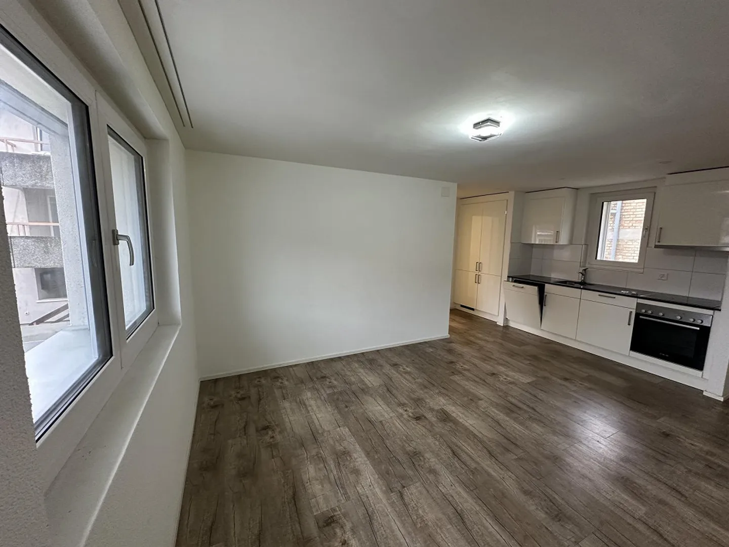 Cozy 2.5 Room Apartment in Preferred Location. - Photo 3 of 5