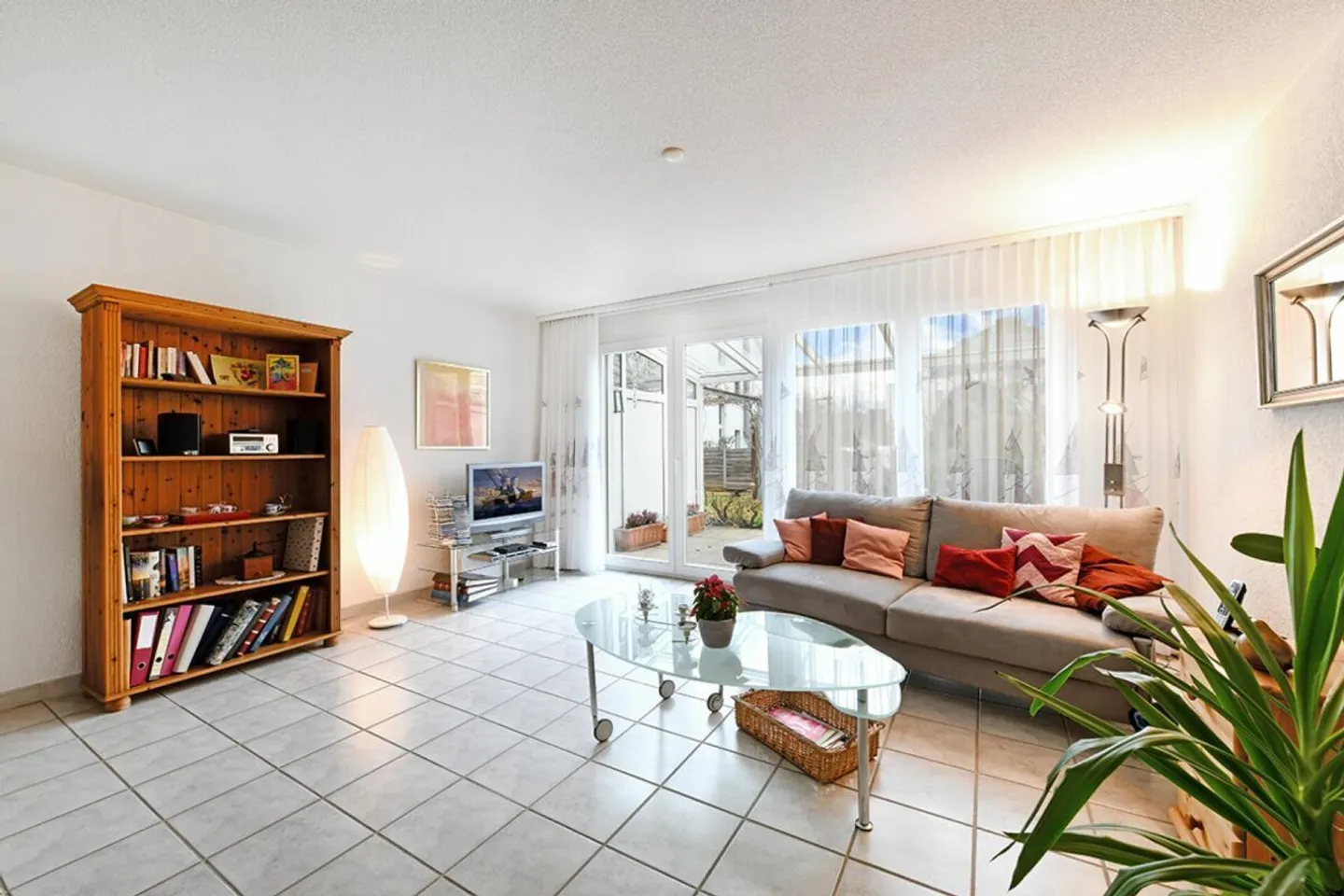 5.5-Room Middle Row House in a Quiet and Child-Friendly Location - Photo 3 of 16