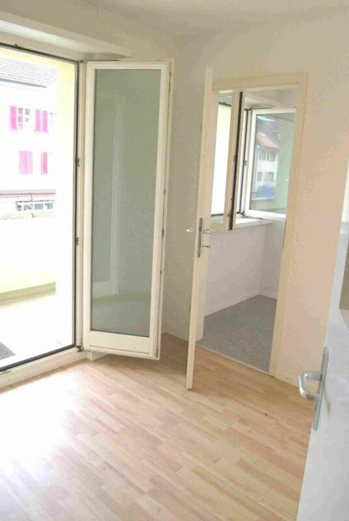 Una posizione commerciale TOP: Studio/Ufficio, luminoso, accogliente, con ascensore - Foto 7 di 9