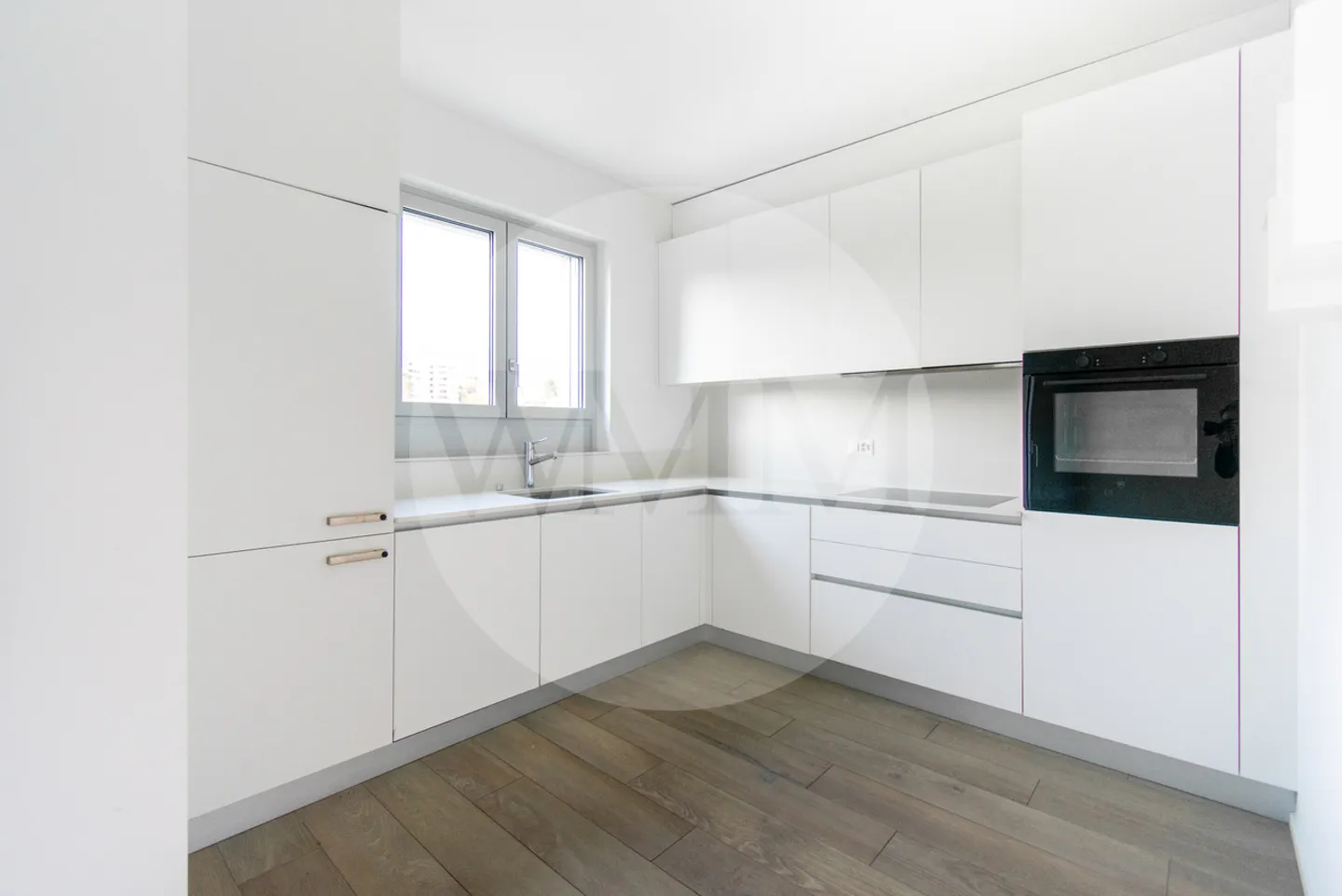 Modern penthouse apartment with terrace and view of greenery - Photo 4 of 13