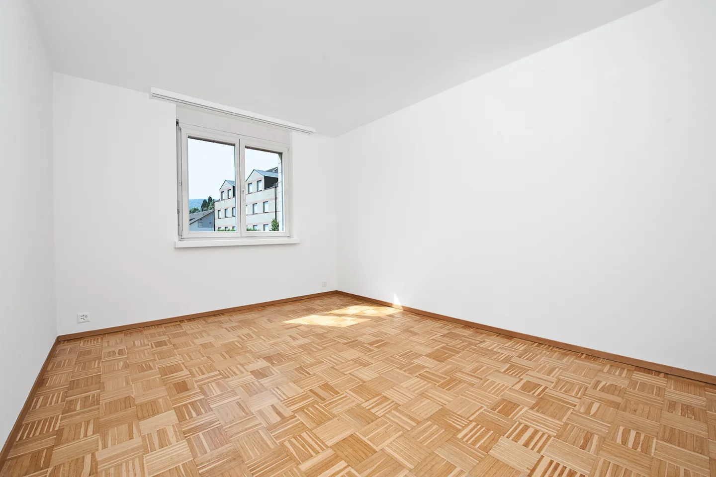 Spacious 2.5-Room Apartment - Photo 3 of 4
