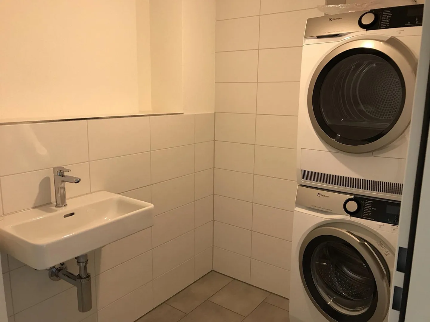 4 1/2 EG Wohnung mit grossem Sitzplatz - Foto 7 von 11