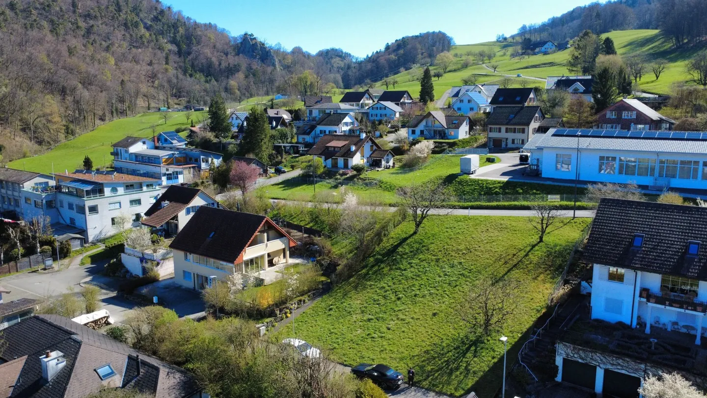697 m² de terrain à bâtir dans un endroit calme - base parfaite pour votre maison de rêve - Photo 1 sur 5