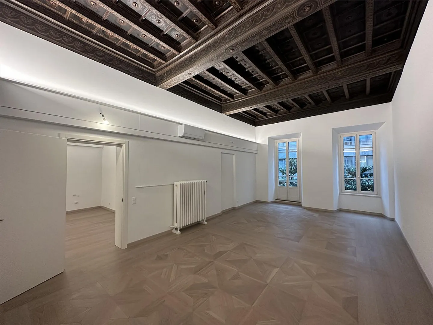 Prestigious office for rent in the center - Photo 1 of 26