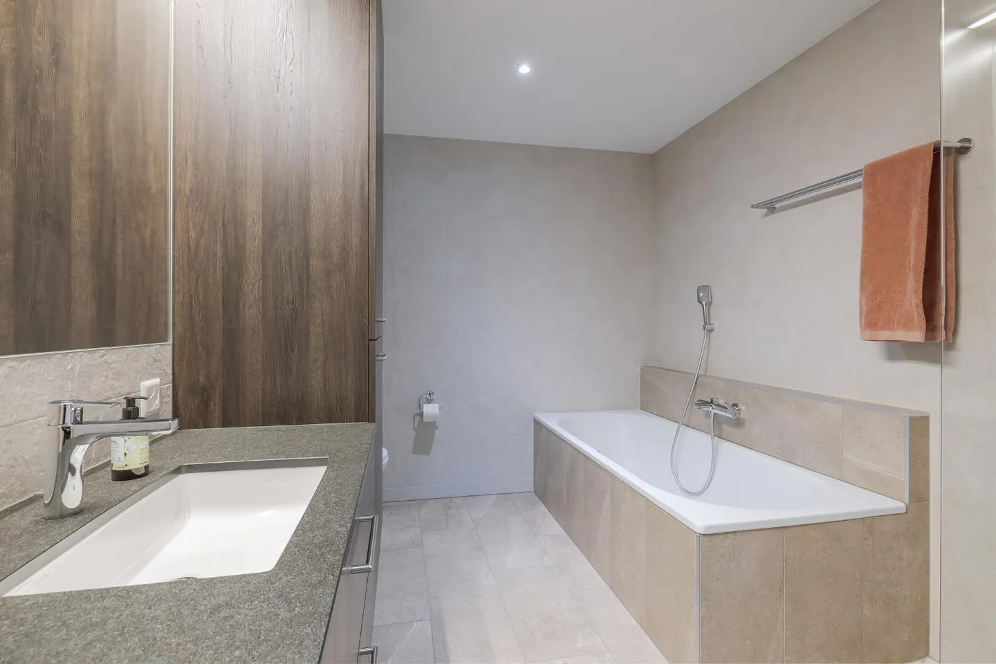 Elevated Living Style in Rural Surroundings - Cordast - Photo 8 of 13