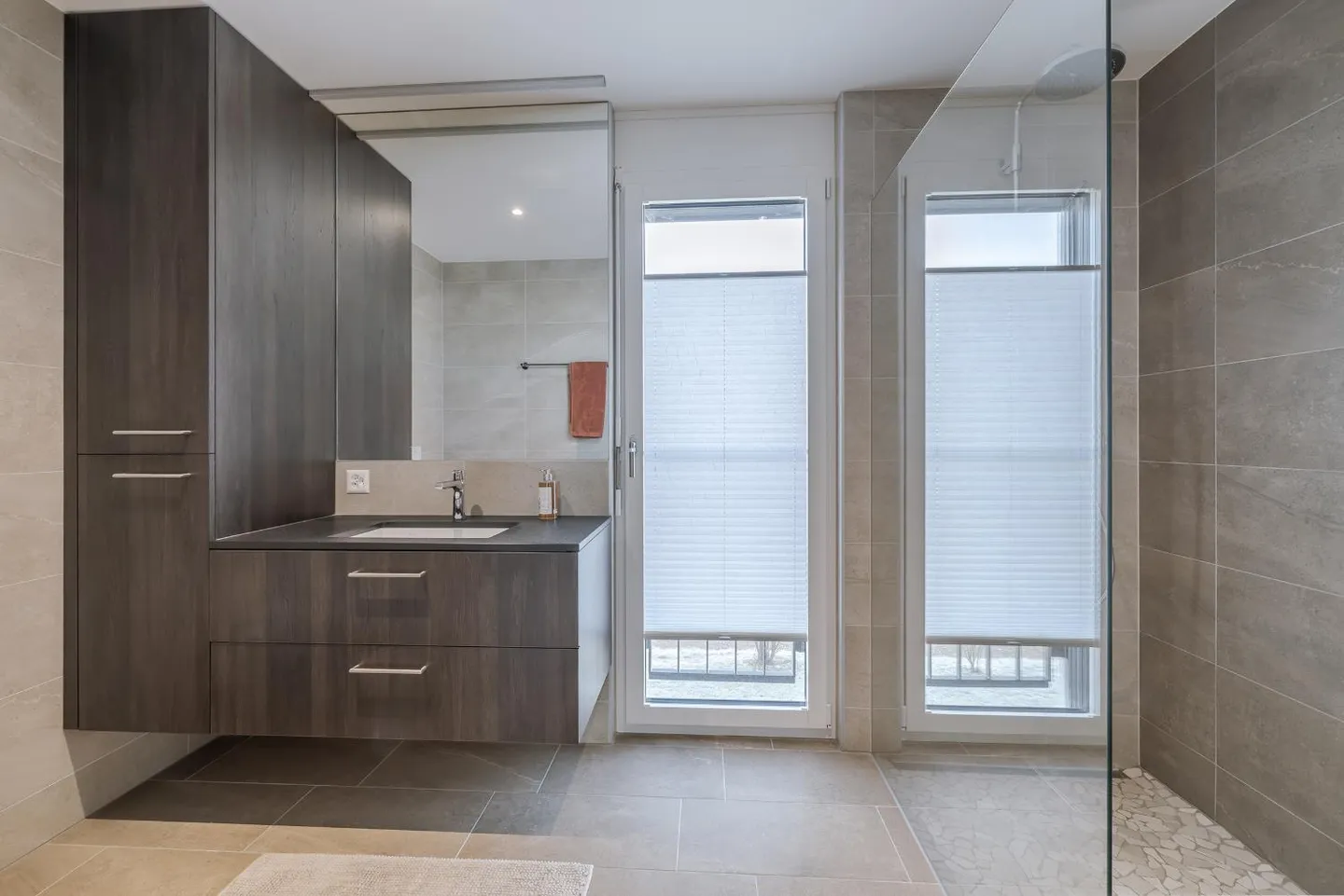 Elevated Living Style in Rural Surroundings - Cordast - Photo 10 of 13