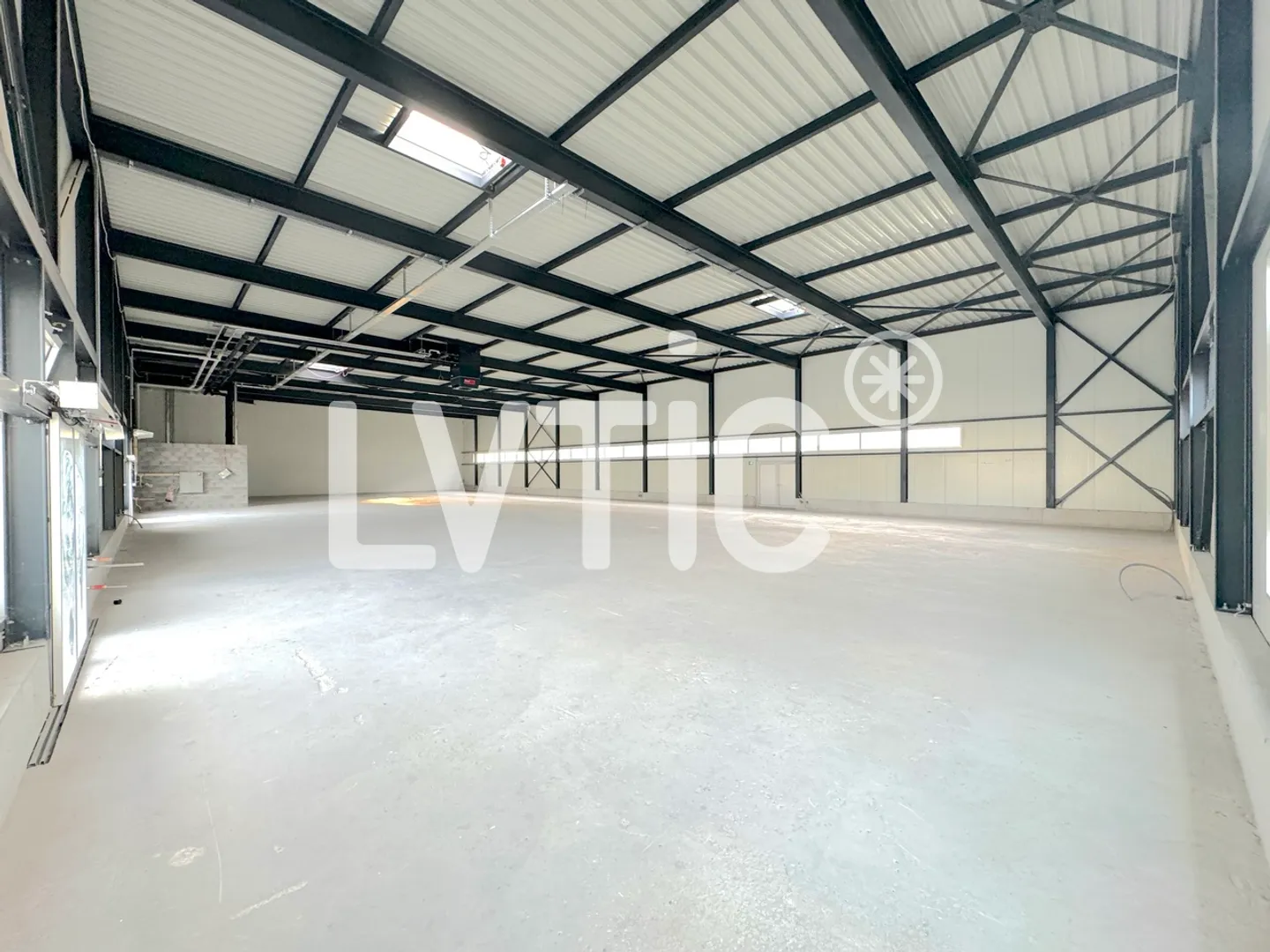 Spazio commerciale, deposito di 890 m2 divisibili in affitto a Conthey - Foto 3 di 7