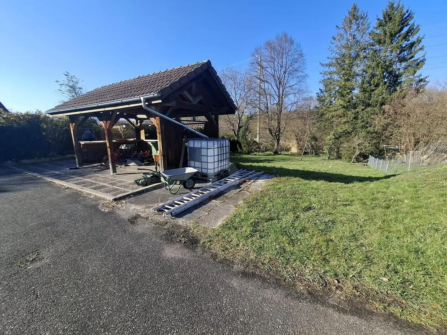 BATHED IN LIGHT AND SURROUNDED BY GREENERY - Photo 5 of 6