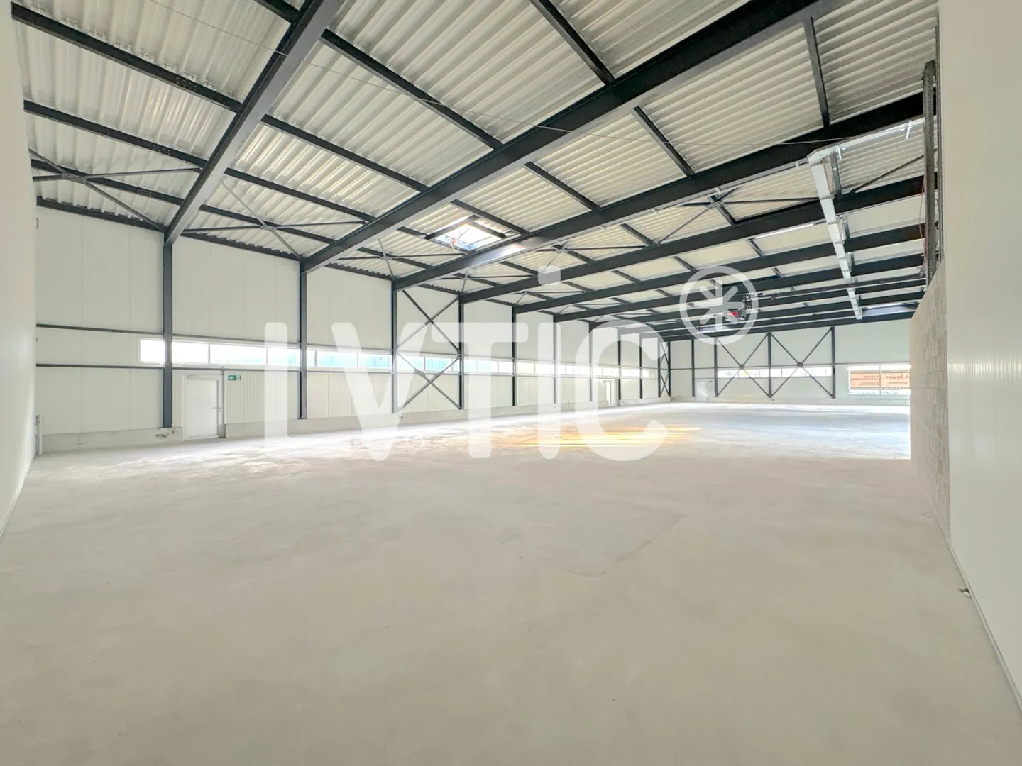 Spazio commerciale, deposito di 890 m2 divisibili in affitto a Conthey - Foto 4 di 7