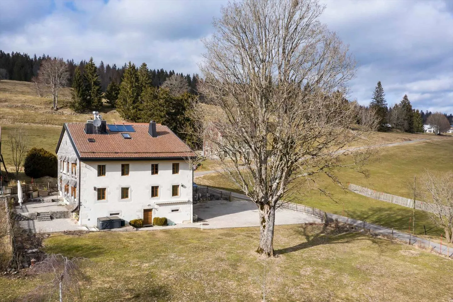 Valle di Joux - Antica fabbrica di orologi trasformata in casa familiare - Foto 1 di 13
