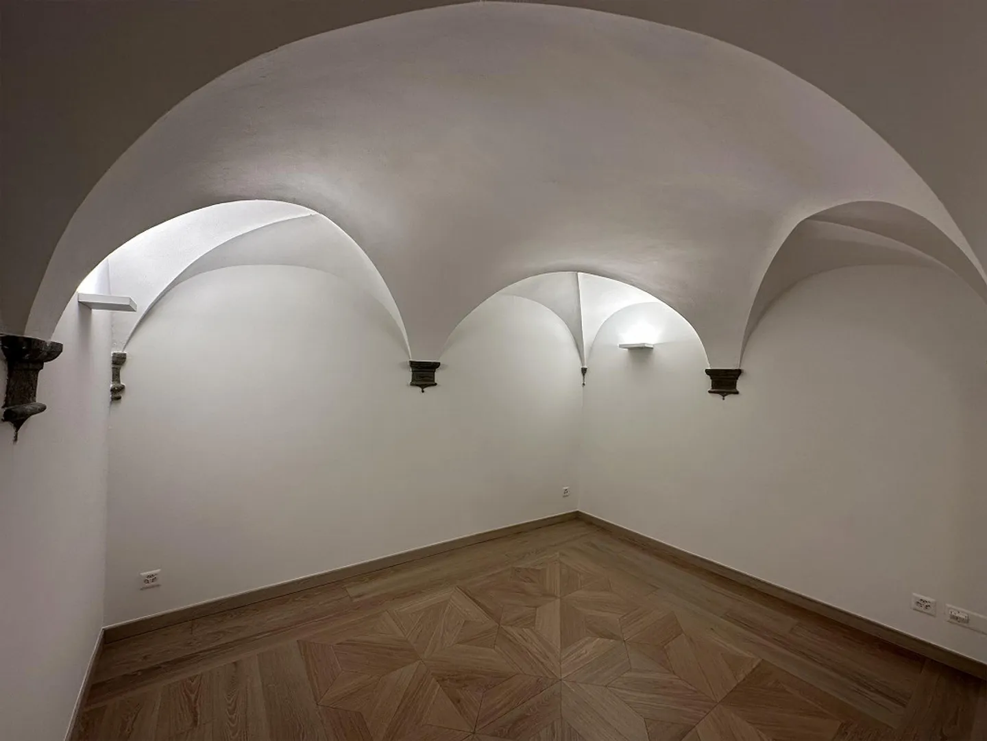 Prestigious office for rent in the center - Photo 6 of 26