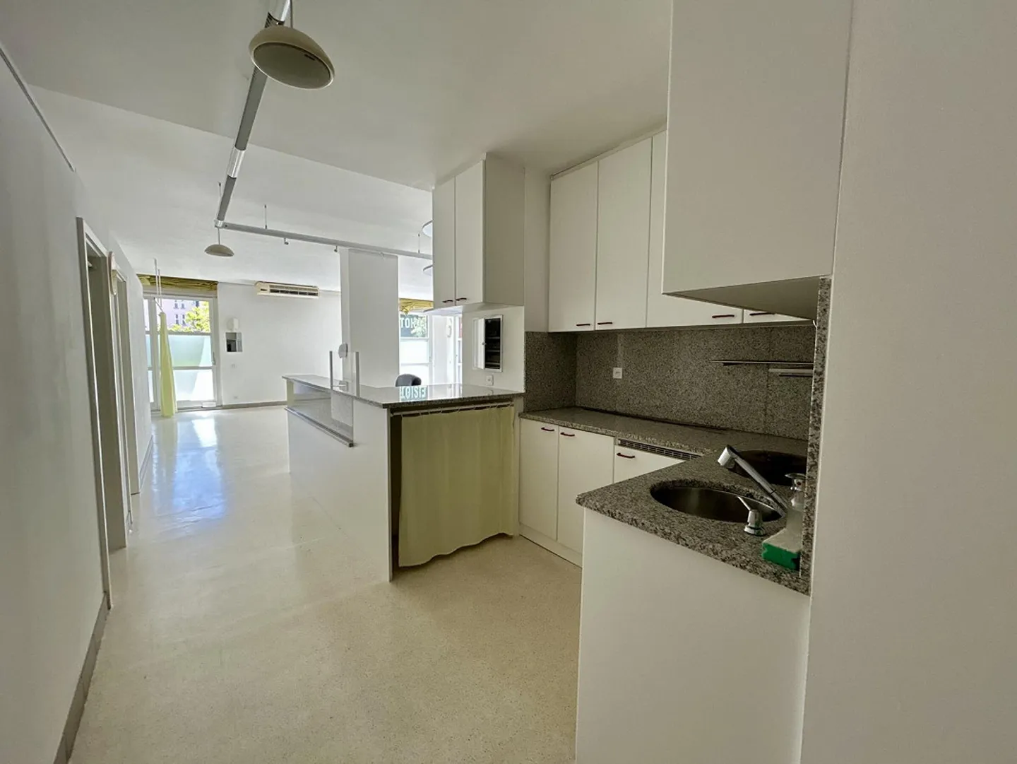 ZU VERMIETEN GERÄUMIGES HELLER STUDIO FÜR MEDIZINISCHE AKTIVITÄTEN IN AGNO - Foto 4 von 8