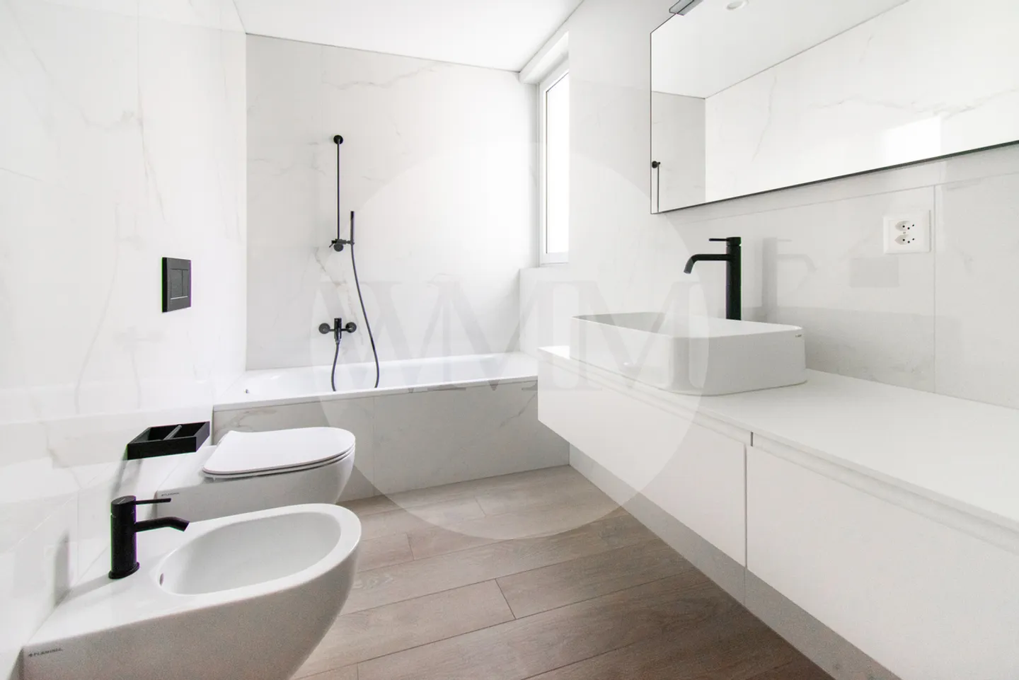 Modern penthouse apartment with terrace and view of greenery - Photo 7 of 13