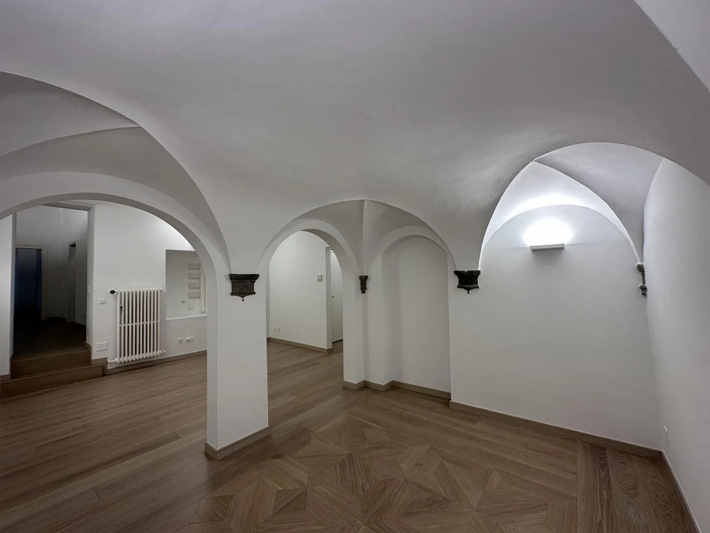 Prestigious office for rent in the center - Photo 9 of 26