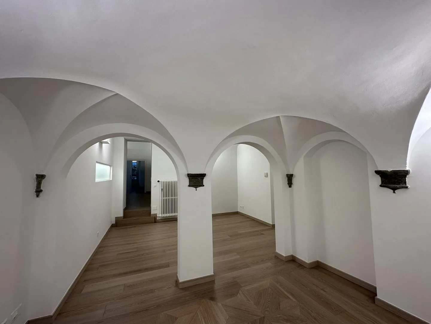 Prestigious office for rent in the center - Photo 8 of 26