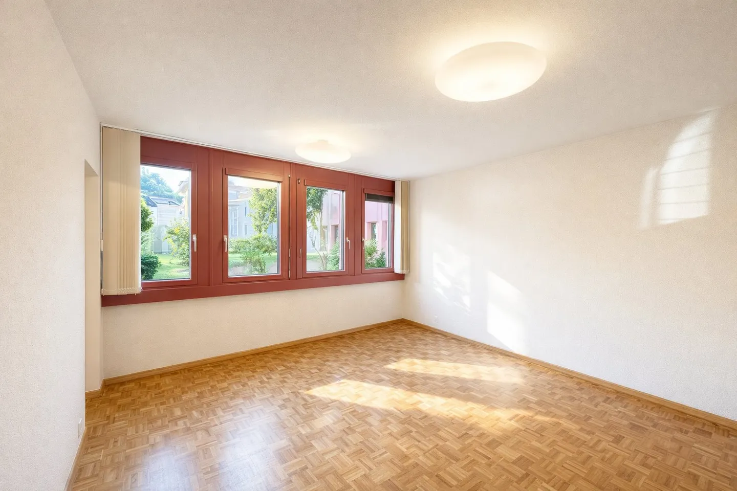 Spacious Medical Office in Sion - Photo 4 of 8