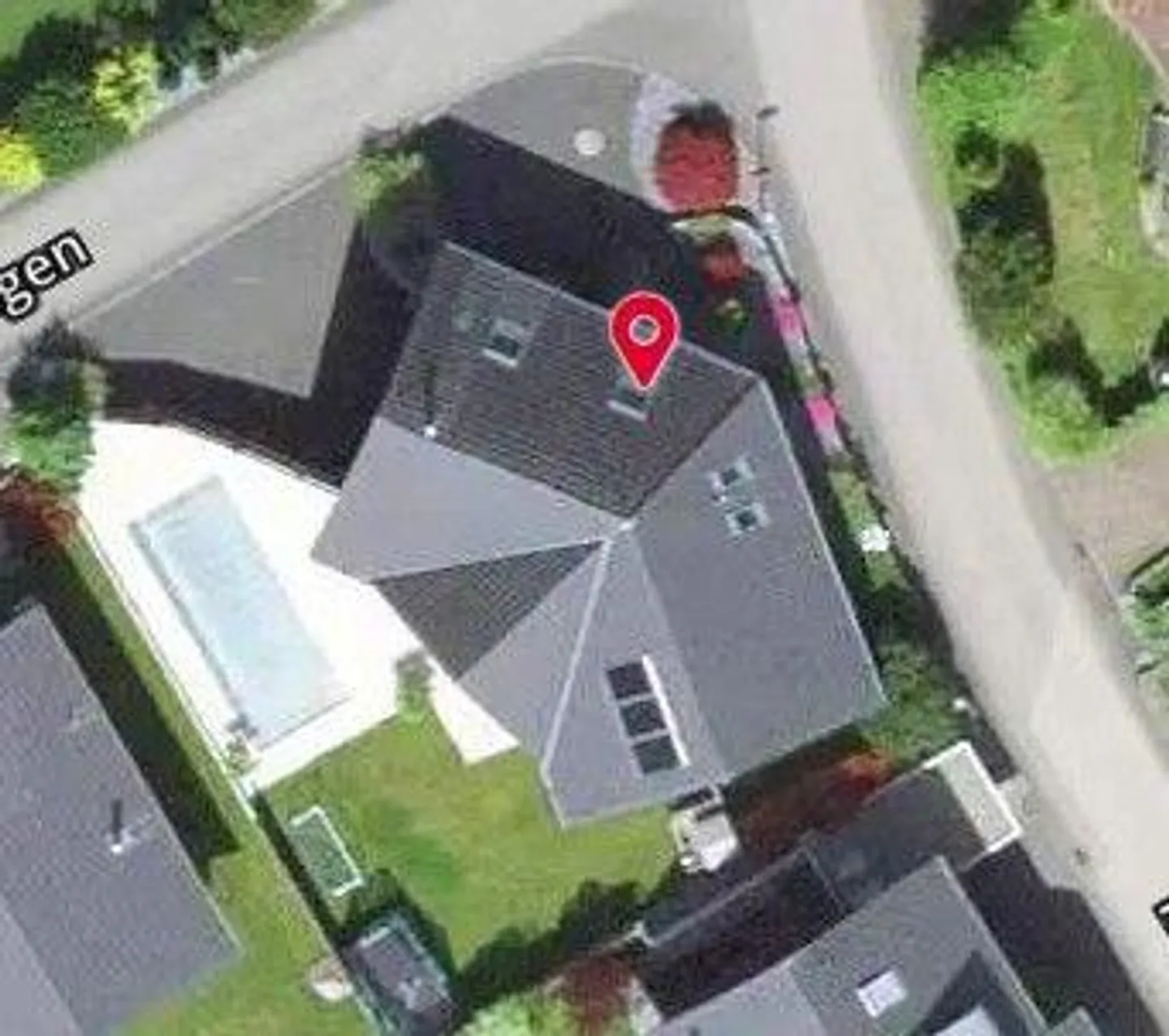 5.5 Room Single Family House with Pool - Photo 6 of 13