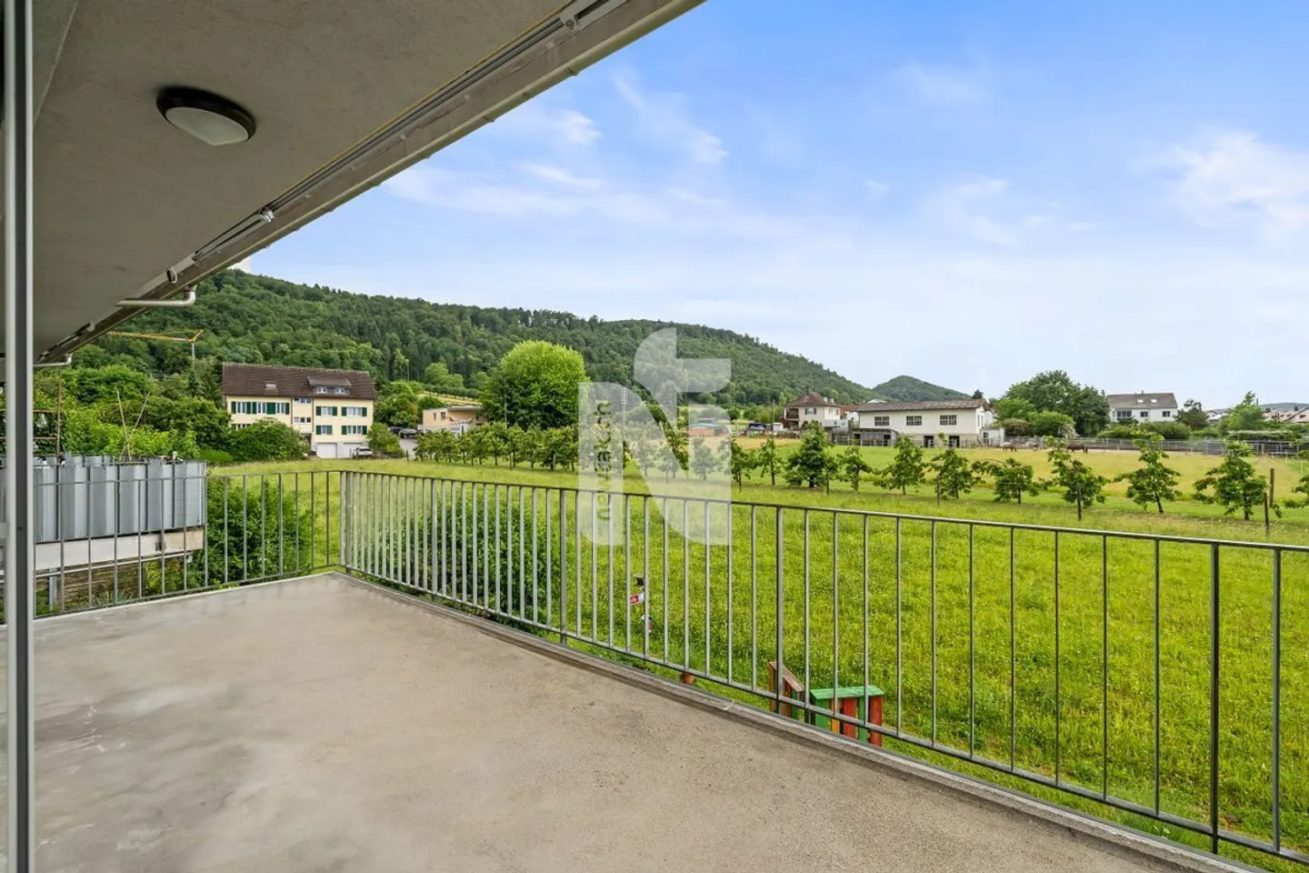 Charming Maisonette Apartment - Photo 3 of 13