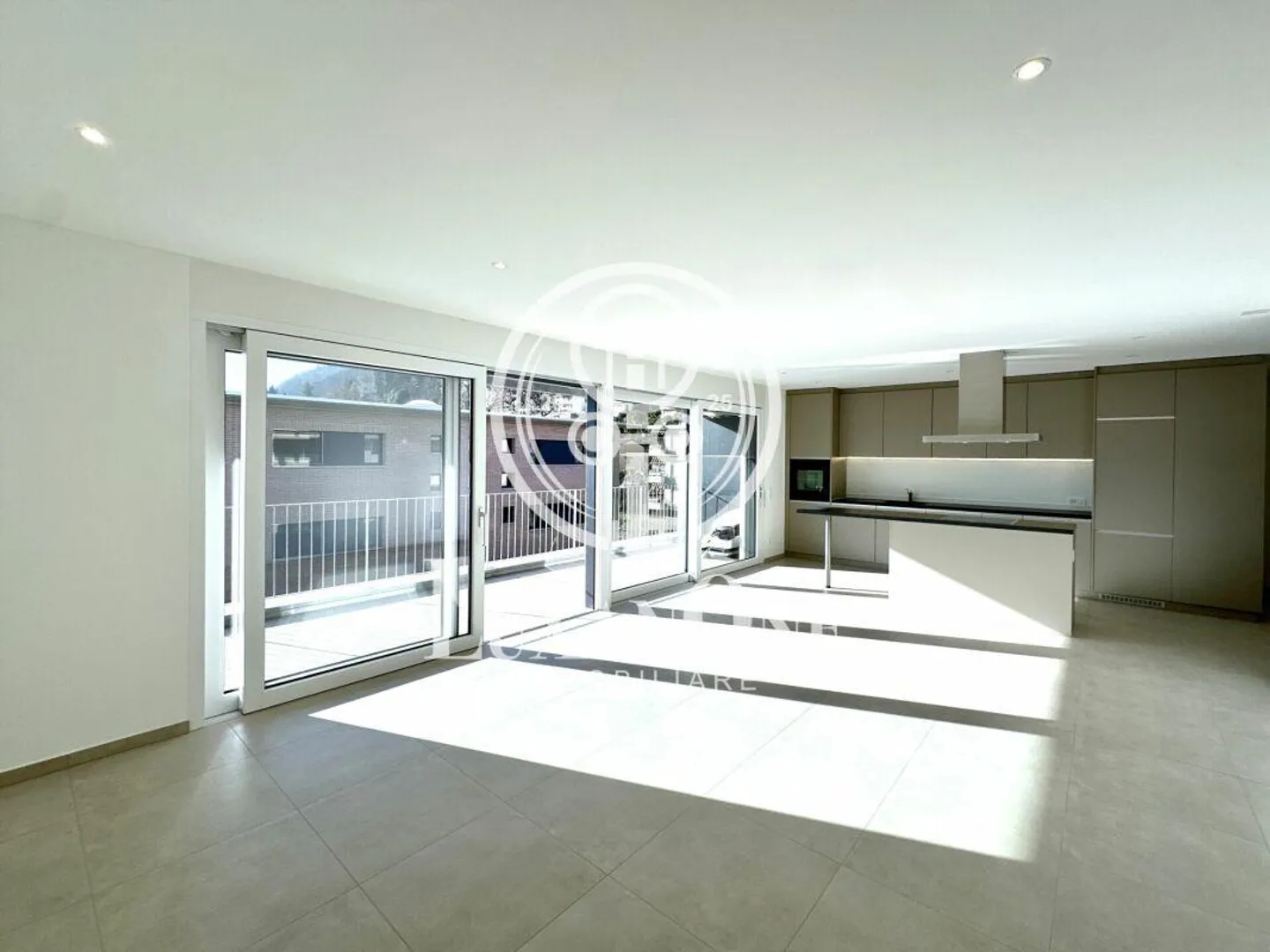 High-quality 3.5-room new apartment with terrace and south orientation - Photo 4 of 12