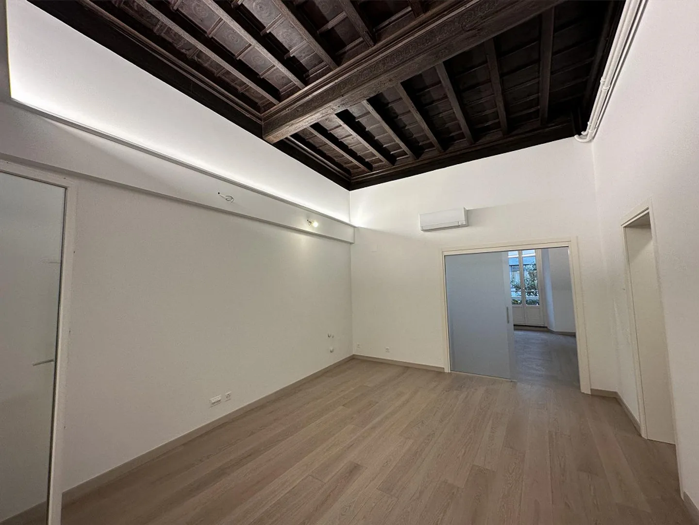 Prestigious office for rent in the center - Photo 13 of 26