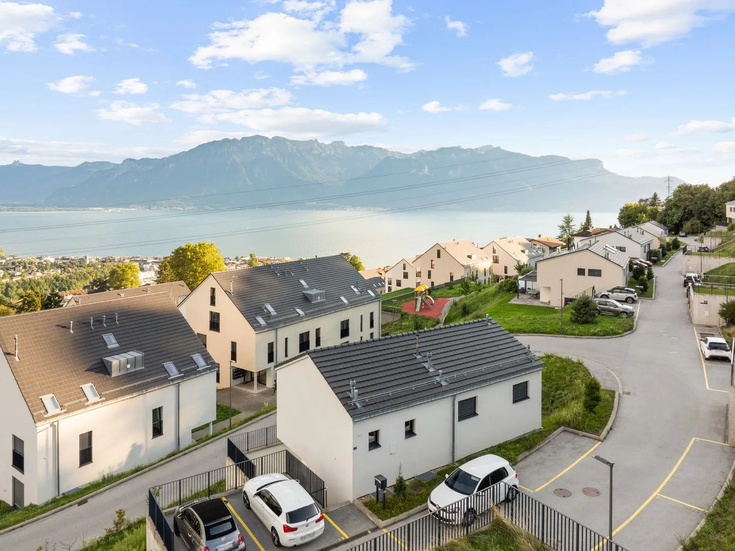 Moderne Familienvilla mit Seeblick - Foto 2 von 12